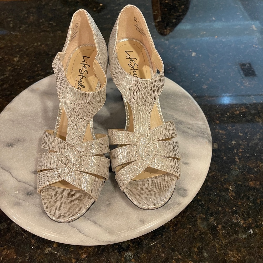 Life Stride Formal Silver Strappy Sandals 2.5 Heel.